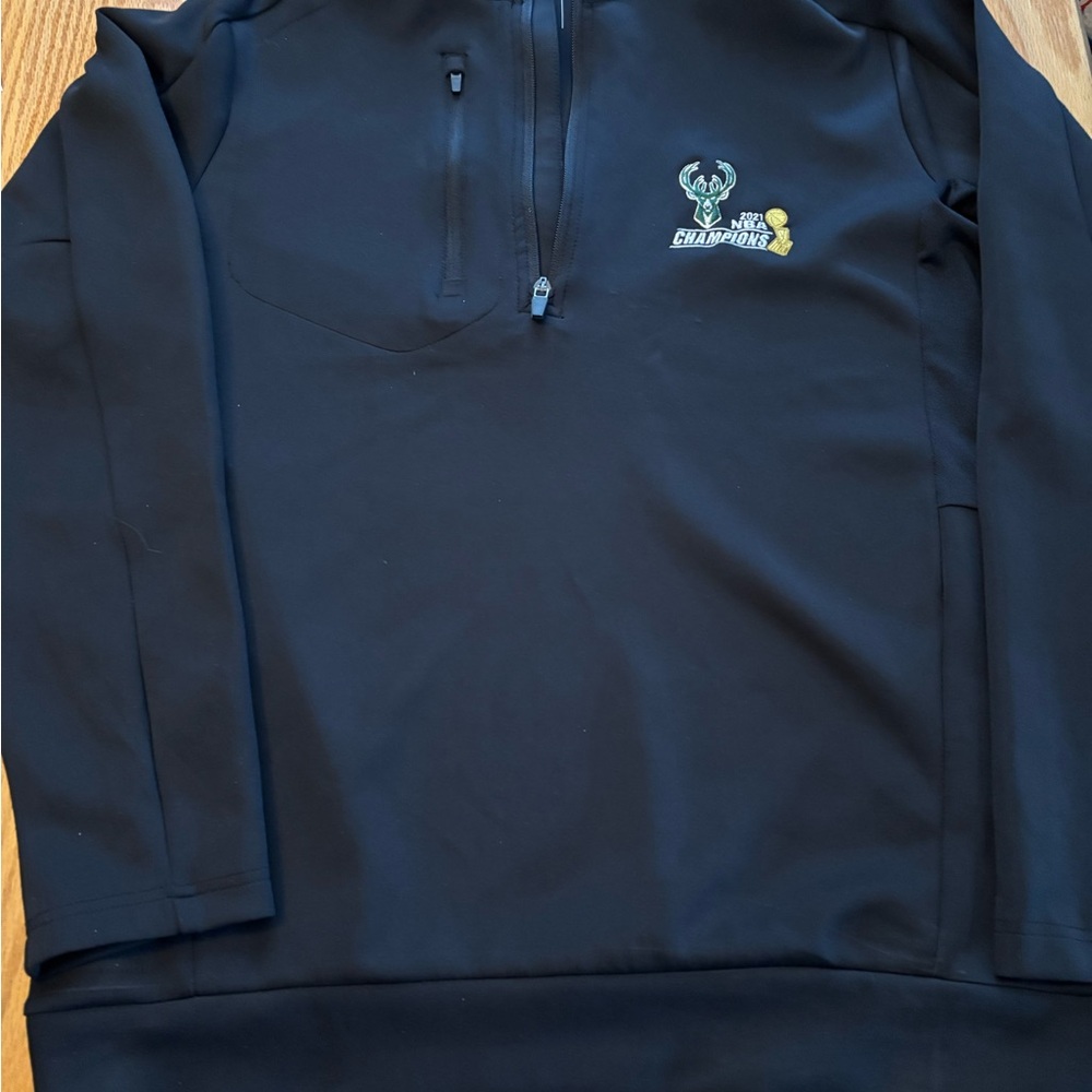 Men’s Antiqua  Milwaukee Bucks2021 NBA Champion Black 1/4 Zip Pullover Size L